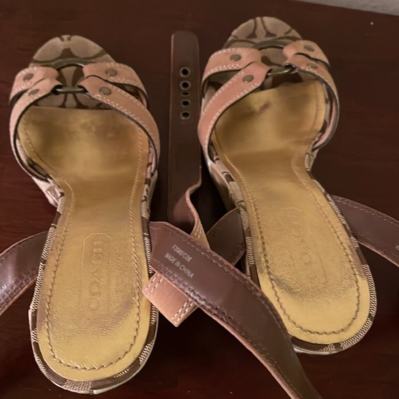 COACH  SHORES SIZE 7.5 - Picture 5 of 16